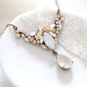 Antique gold Bridal necklace, Bridal jewelry, Ivory cream and white opal Wedding necklace, Vintage style necklace for Wedding, Wedding day
