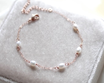 Pearl Bridal bracelet, Bridal jewelry, Rose Gold filled Wedding bracelet for bride, Freshwater pearl bracelet, Dainty Wedding jewelry