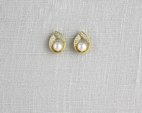 Items similar to Pearl stud earrings, Bridal earrings, Wedding jewelry ...