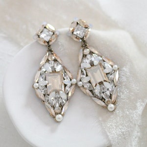 Vintage Bridal earrings, Bridal jewelry, Crystal Wedding earrings, Wedding jewelry, Antique gold Statement chandelier earrings
