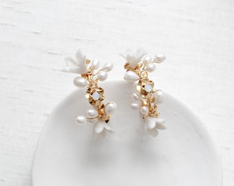 Floral Hoop Bridal earrings, Pearl hoop earrings, Bridal earrings, Gold hoop earrings for Bride, Wedding earrings, Wedding jewelry for bride