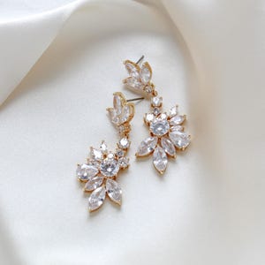 Gold Bridal earrings, Crystal Wedding earrings, Bridal jewelry for Wedding, Gold dangle earrings for Bride, Special occasion earrings