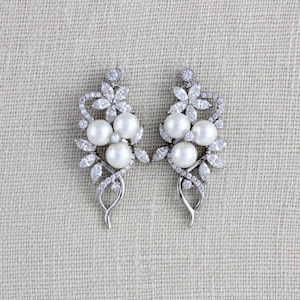Crystal Wedding earrings Wedding jewelry Crystal Bridal earrings Pearl earrings Crystal earrings Bridesmaid earrings Cluster earrings MIA