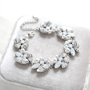 Crystal Bridal bracelet, Pearl Wedding bracelet, Bridal jewelry, Vintage style bracelet, Crystal white opal bracelet, Wedding jewelry