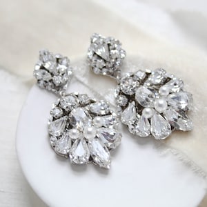 Crystal Bridal earrings, Chandelier Wedding earrings, Statement earrings, Bridal jewelry, Crystal Wedding jewelry, Pearl earrings