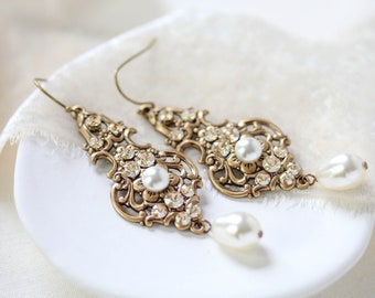 Crystal Bridal earrings, Wedding jewelry, Pearl Wedding earrings, Vintage style earrings, Chandelier Earrings, Antique gold earrings