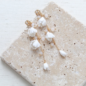 Floral Bridal earrings, Gold Wedding earrings, Bridal jewelry, White opal earrings for Bride Long gold earrings for Wedding, Wedding jewelry