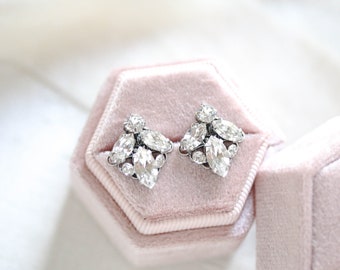 Crystal Bridal earrings, Stud earrings,  Bridal jewelry, Simple stud earrings, Wedding earrings, Vintage style earrings, Wedding jewelry