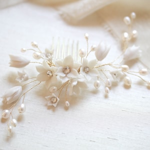 Floral hair comb for Wedding, Crystal and pearl comb for Bride, Freshwater pearl hair piece, Bridal hair piece, Wedding hair piece for Bride