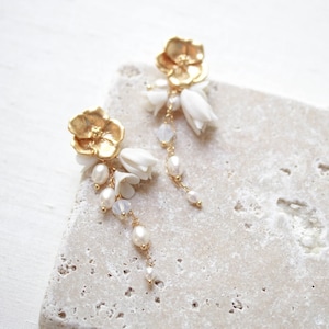 Floral Bridal earrings, Gold Bridal jewelry, Pearl earrings for Bride, Long Wedding earrings, Gold Flower earrings Stud earrings for Wedding