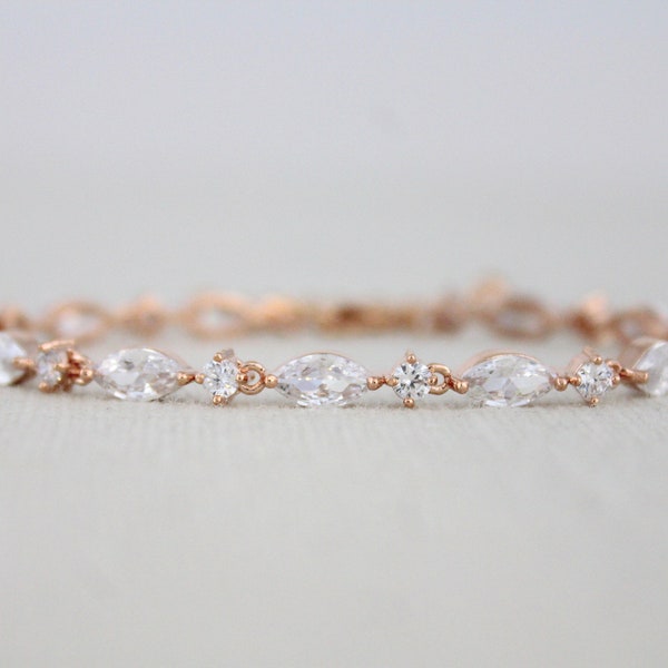 Delicada pulsera nupcial de oro rosa Joyería nupcial Pulsera de boda con circonitas Pulsera de tenis Pulsera sencilla para dama de honor Joyería de boda de oro rosa