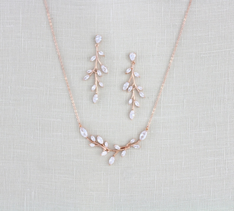 Collier de mariée en or rose Boucles d'oreilles de mariée en or rose Ensemble de bijoux de mariée Bijoux de mariage délicats Ensemble de collier de demoiselle d'honneur CZ APRILLE