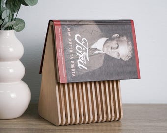 Scandinavian Wooden Book Stand – Elegant Book Holder & Bookmark, Handmade Reading Accessory, Desk Organizer, Home Library Decor Gift