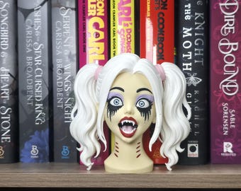 Samantha - Carl Reader, exploratrice de donjons - Décoration d'étagère imprimée en 3D personnalisée