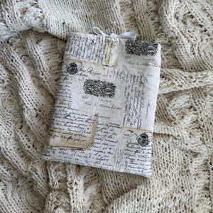 Funda de libro hecha a mano “EL LECTOR”, funda de Kindle con letras vintage, funda acolchada para libros