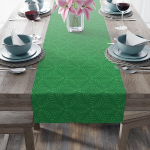 Green Leaf Table Runner, Botanical Table Decor, Leaf Print Runner, Greenery Wedding Table Runner, Nature Inspired Table Linen