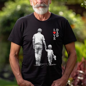 Vater und Sohn lieben Papa T-Shirt - Handgezeichnete Skizze T-Shirt für Vatertagsgeschenk - Süßer Vater und Kind zu Fuß Grafik Shirt - Geschenk für ihn Papa