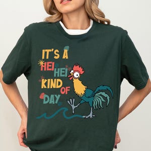 Camiseta "Es un día de fiesta", sudadera con capucha "Hei Hei" de Disney, sudadera con pollo de Moana, camiseta con gallo de Moana de Disney, camiseta a juego para familias en Disneyland