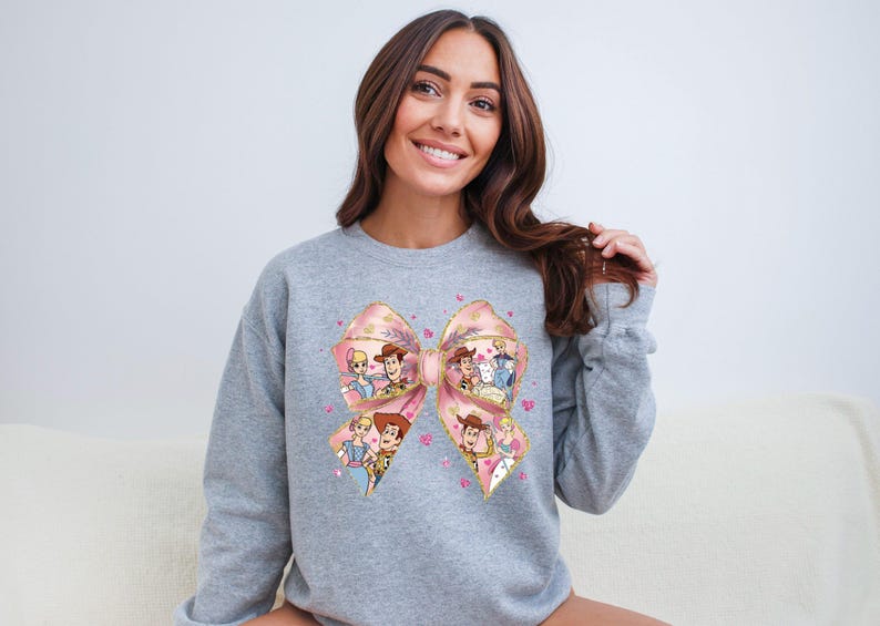 Sudadera de Toy Story para San Valentín, camiseta de Disney con Bo Peep y Woody Love, camiseta de Disney con lazo para San Valentín, camiseta de Disney Honeymoon imagen 4