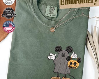 Maglietta ricamata di Topolino Comfort Colors®, maglietta Disney di Halloween da brivido, grazioso top ricamato, regalo fatto a mano di Topolino, regalo per gli amanti della Disney