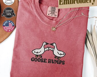 Geborduurd T-shirt met kippenvel – grappig T-shirt met grafische print, Comfort Colors® Goose T-shirt, Silly Goose T-shirt, T-shirt stel, schattig T-shirt gans