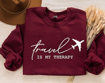 Felpa con cappuccio Travel Is My Therapy, girocollo da viaggio 2025, regalo per viaggiatori, felpa con cappuccio da viaggio, maglione per le vacanze, regalo per amanti dei viaggi