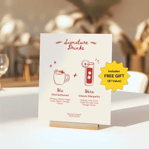 Puede incluir: Una tarjeta blanca con texto rojo e ilustraciones de dos cócteles. El texto dice "Signature Drinks" y enumera los ingredientes para "His Old Fashioned" y "Hers Classic Margarita". La tarjeta también incluye una estrella amarilla con el texto "Incluye REGALO GRATIS (7 € de valor)".