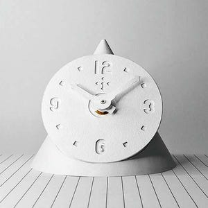 C8 - Orologio da scrivania minimale. Orologi di design italiano, orologi ecologici piccoli leggeri, orologi eleganti esclusivi firmati.
