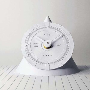 C7 - Orologio da scrivania minimale. Orologi di design italiano, orologi ecologici piccoli leggeri, orologi eleganti esclusivi firmati.