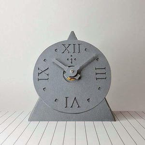 P2 - Orologio da scrivania minimale. Orologi di design italiano, orologi ecologici piccoli leggeri, orologi eleganti esclusivi firmati.