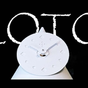 C5 - Orologio da scrivania minimale. Orologi di design italiano, orologi ecologici piccoli leggeri, orologi eleganti esclusivi firmati.