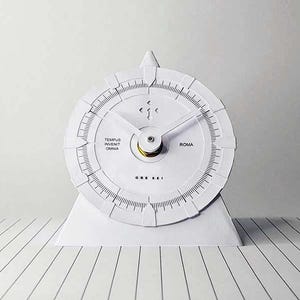 P7 - Orologio da scrivania minimale. Orologi di design italiano, orologi ecologici piccoli leggeri, orologi eleganti esclusivi firmati.