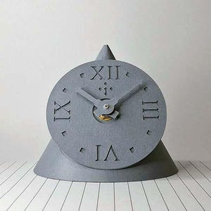 C2 - Orologio da scrivania minimale. Orologi di design italiano, orologi ecologici piccoli leggeri, orologi eleganti esclusivi firmati.