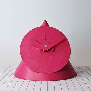 C12 - Orologio da scrivania minimale. Orologi di design italiano, orologi ecologici in carta, leggeri, orologi eleganti esclusivi firmati.