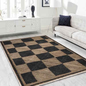 Könnte beinhalten: Ein schwarz-brauner Schachbrett-Teppich mit weißem Rand. Der Teppich ist aus einem gewebten Material gefertigt und hat einen Used-Look.