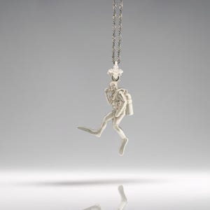 Scuba Diving Jewelry Pendant for Men and Women – Classic Silver 925 Gift – Handmade Diver Charm for Ocean Lovers & Athletes – Necklace