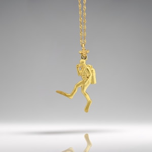 Scuba Diving Jewelry Pendant for Men and Women, Gold-Plated 925 Silver Gift – Handmade Diver Charm for Ocean Lovers & Athletes – Necklace