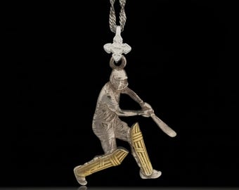 Colgante de jugador de críquet en plata de ley – Collar deportivo chapado en oro