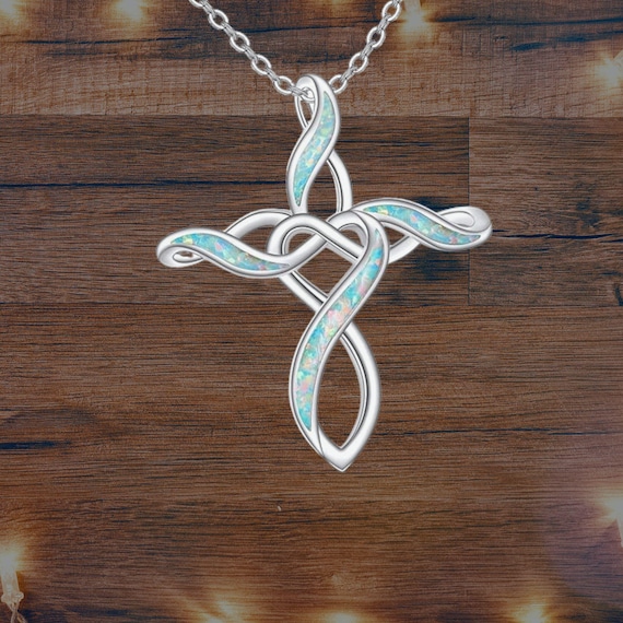 Collana con ciondolo a forma di croce con nodo celtico e cuore infinito in argento sterling 925 - Italia