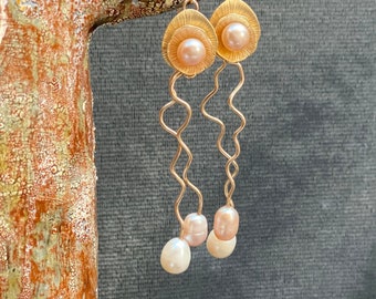White pearl gold flower earrings, WATER LILY post earrings,  Peach and ivory fresh water pearl earrings, Wedding earrings.