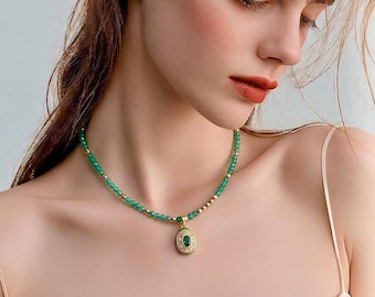 Collar de huevo de esmalte Fabergé pintado a mano. Joyería de oro con ónix verde. Reproducción de joyería del Museo Victoriano.