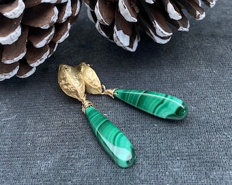 Malachite teardrop gold earrings. Green malachite drops. Textured  gold leaf post earrings. Fine jewelry.