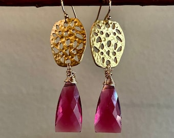 Pink Rhodolite Quartz Gold Earrings. Faceted Raspberry Triangular Shaped Quartz Danglers.  Perforated Comb Earrings. Fine Jewelry.