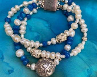 White pearl multi stranded silver bracelet. Thai 99% silver bracelet. Chalcedony, pearl. beaded bracelet. Modern pearls. Magnetic clasp