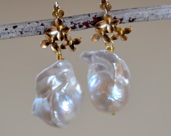 White baroque pearl earrings. Extra large pearl post earrings. Gold flower earrings. Luxury contemporary jewelry.