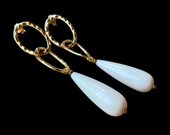 White bone teardrop gold earrings. Carved smooth bone earrings.  Ivory color gold post earrings. Wedding jewelry.