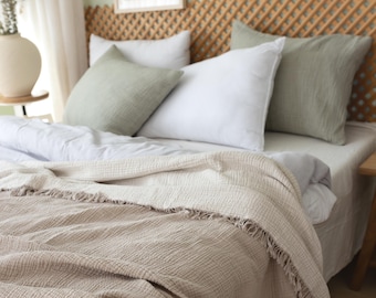 Organic Cotton Muslin Bedspread: Lightweight Blanket