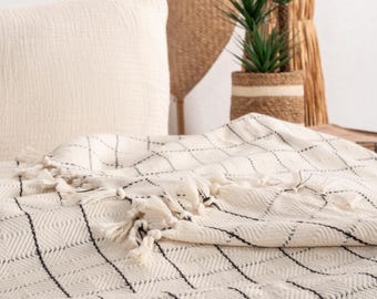 Handwoven Turkish Cotton Throw Blanket: Queen/King Size Bedspread with Tassels