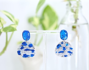 Orecchini"VIRGINIA" in white clay with wave effect, blue silver foil and UV resin -Gift for lei
