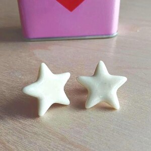 オレキーニ「アリエル」ステリーネ ルミネッセンティ アル ブイオ - Leggeri、Magici、Fatti a mano in Argilla Polimerica luminescente。